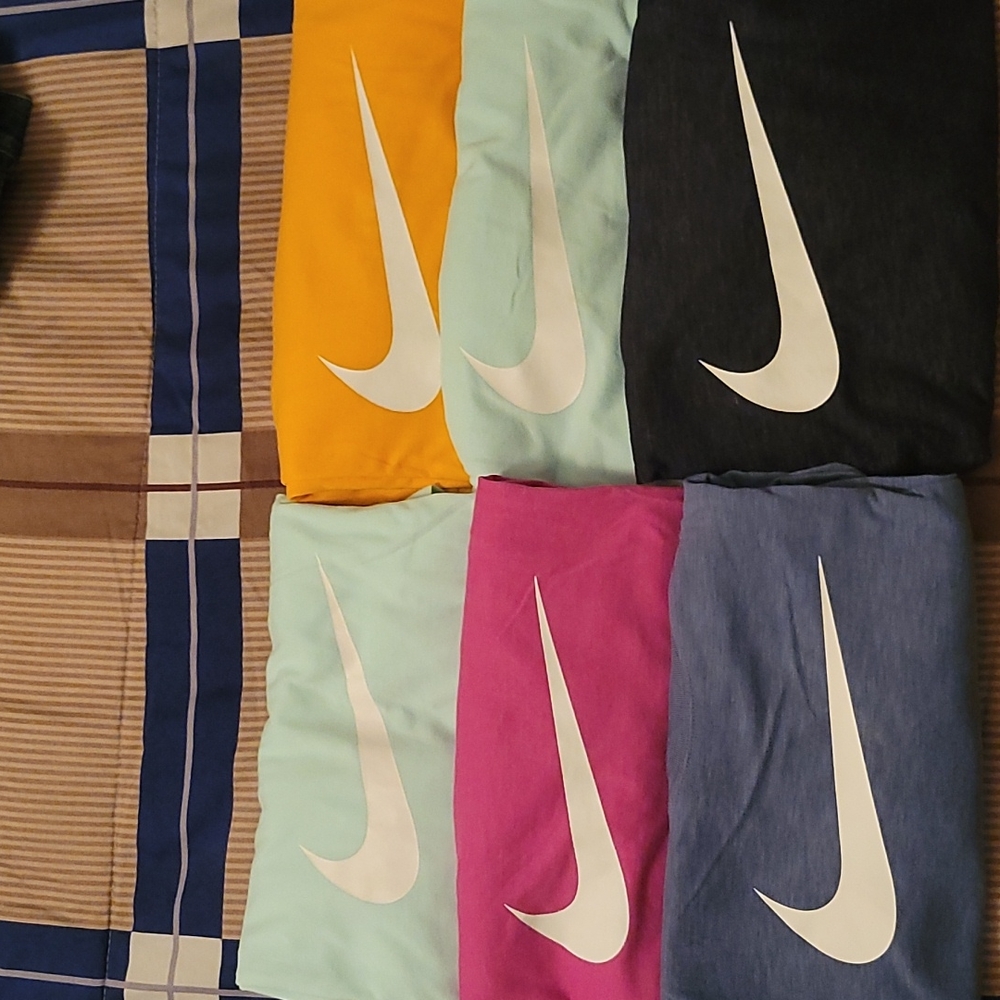 Lot of 6 2x Pre-owned Nike Women's dry fit tees